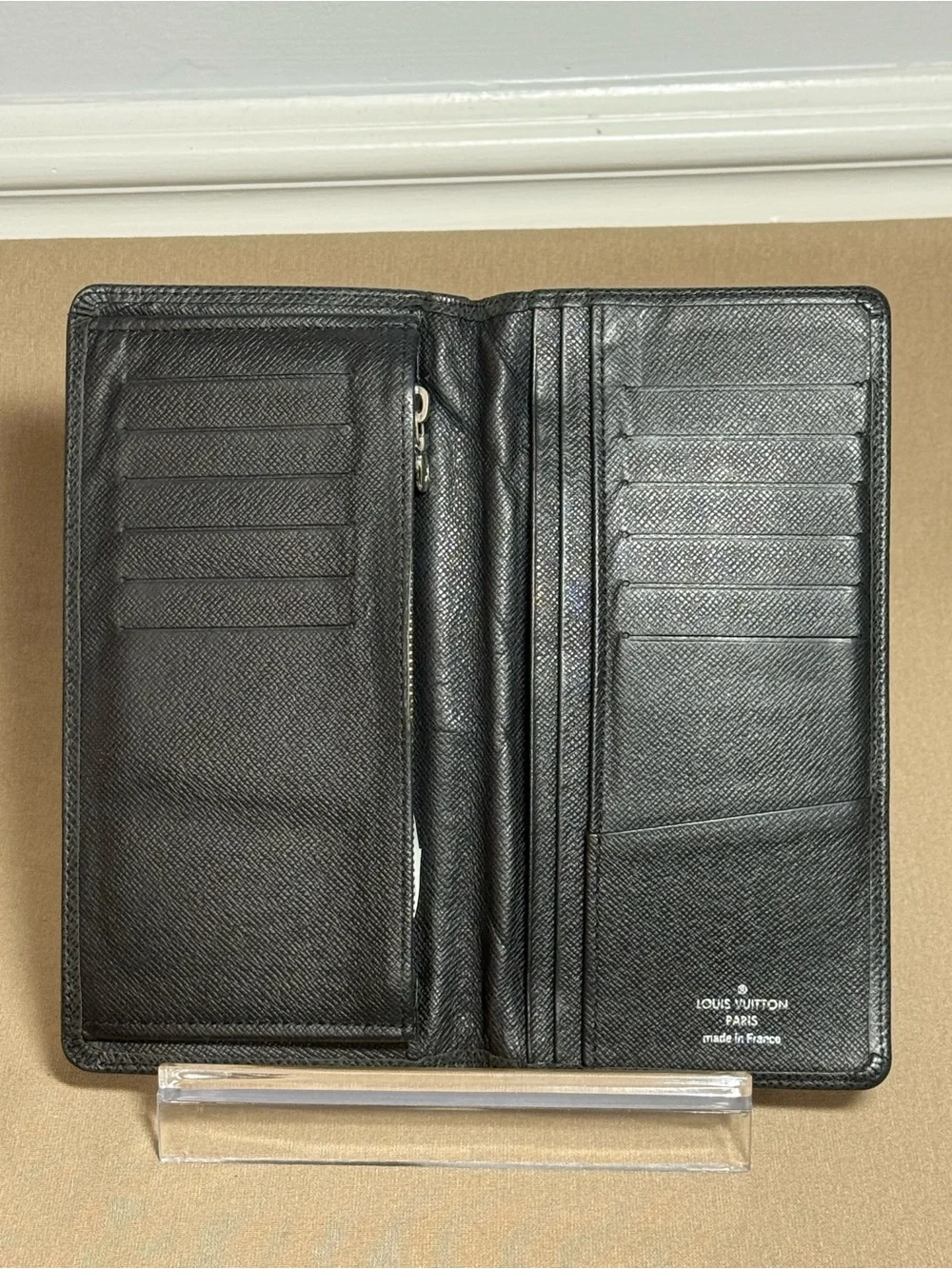 ✨Louis Vuitton✨ Brazza Long Wallet Black Taiga Leather Bifold - Authentic GUC
